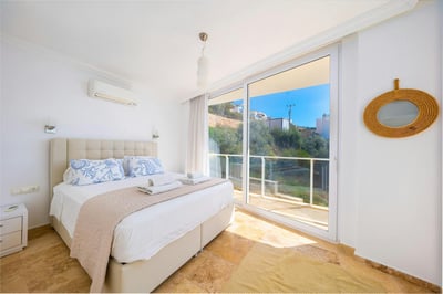 Luxury Villa Photo #20