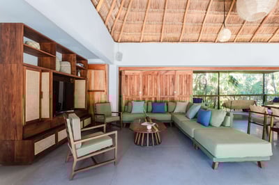 Luxury Villa Photo #17
