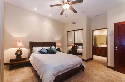 Luxury Villa Photo #9