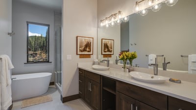 King ensuite on upper level