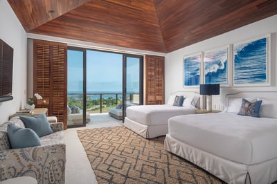 Luxury Villa Photo #32