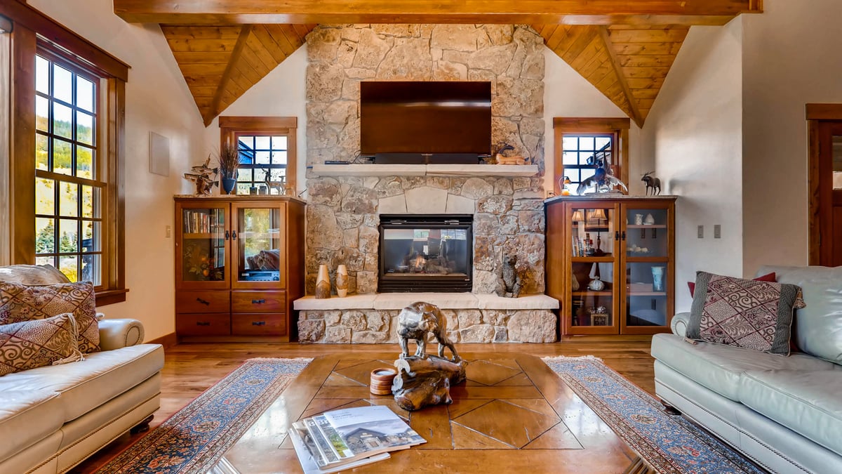 Great room featured fireplace for cozy winter nights - Image 10