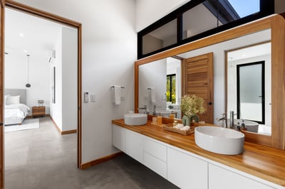 Main House – Primary 1 Private Ensuite