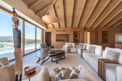 Luxury Villa Photo #17