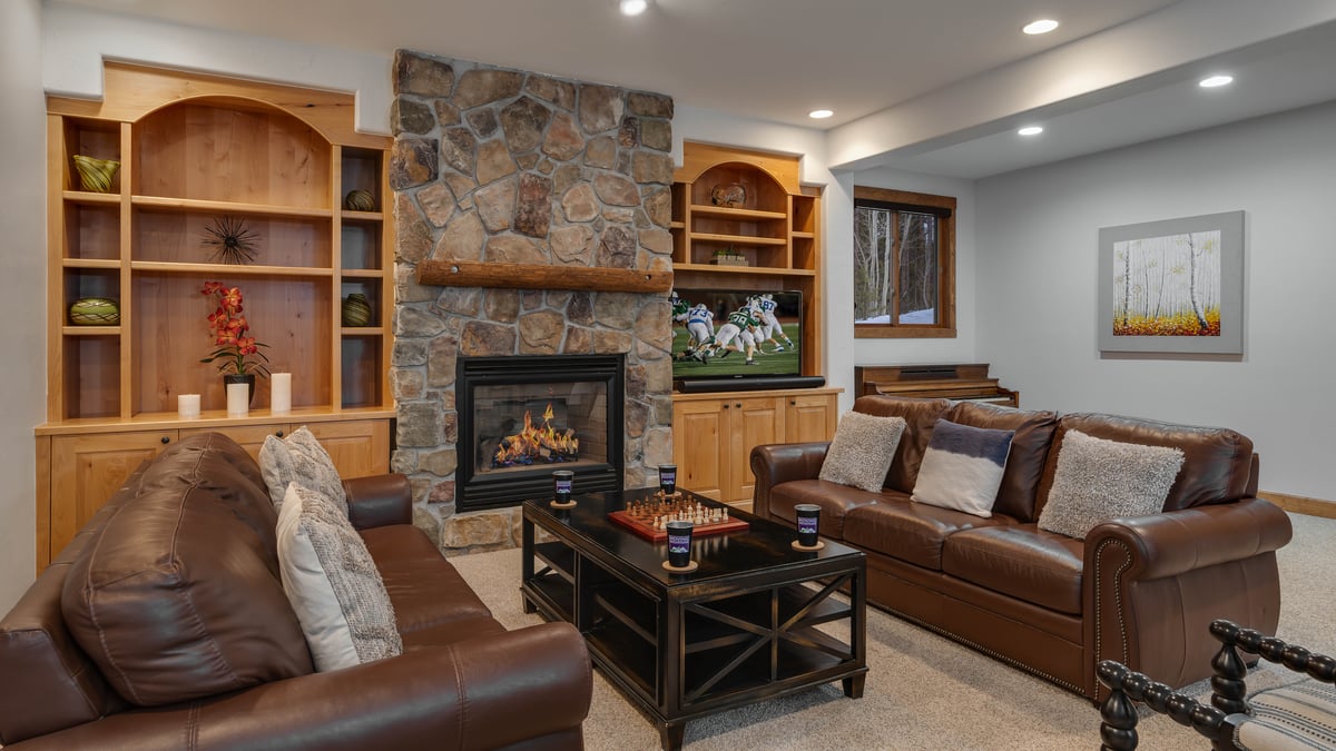 Lower level family room with fireplace - Image 13