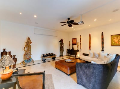 Luxury Villa Photo #22