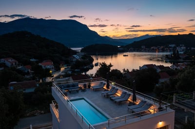 Luxury Villa Photo #2