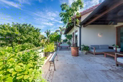 Luxury Villa Photo #4