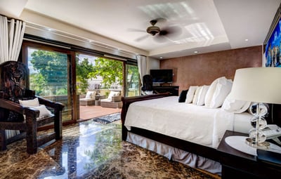 Luxury Villa Photo #22