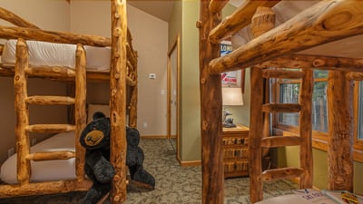 Bedroom 4, Upper level - Upper level twin bunkroom