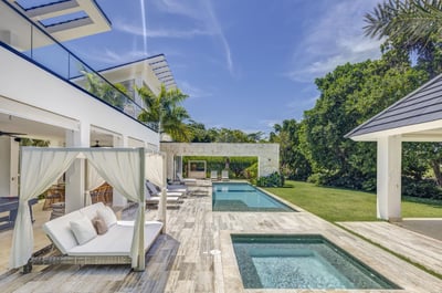 Luxury Villa Photo #3