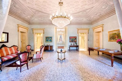 Luxury Villa Photo #11