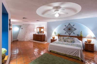 Luxury Villa Photo #38