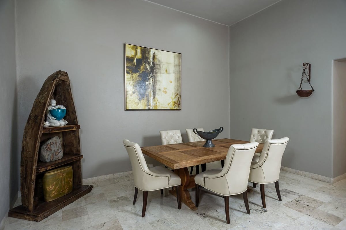 The dining area of the Casita comfortably fits 6 people at the table - Image 7