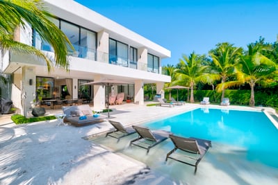 Luxury Villa Photo #2