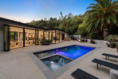 Luxury Villa Photo #16