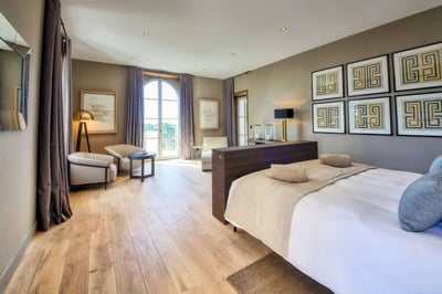 Luxury Villa Photo #13