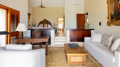 Luxury Villa Photo #15