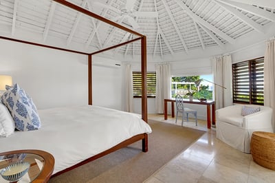 Luxury Villa Photo #25