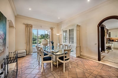 Luxury Villa Photo #13