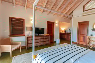 Luxury Villa Photo #23