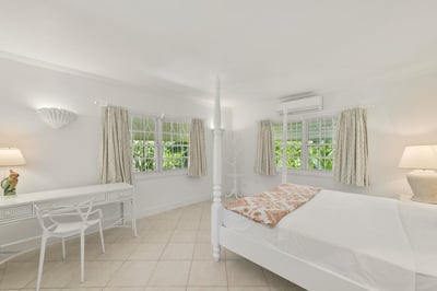 Luxury Villa Photo #30