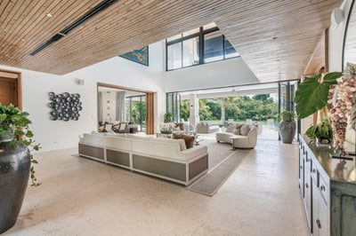 Luxury Villa Photo #22