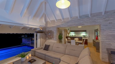 Luxury Villa Photo #33