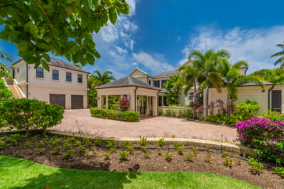 Luxury Villa Photo #3