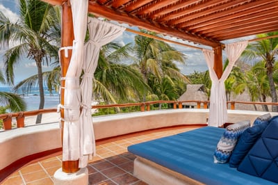 Luxury Villa Photo #34