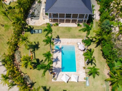 Luxury Villa Photo #3