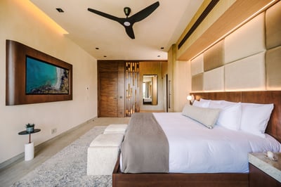 Master Suite 1: King Bed, TV, AC