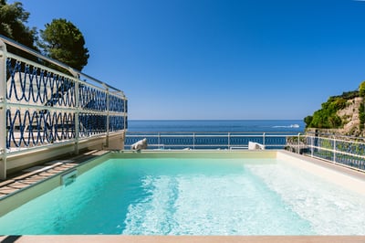 Luxury Villa Photo #6