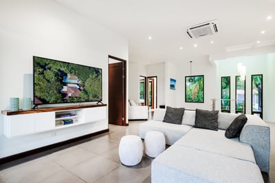 Luxury Villa Photo #32