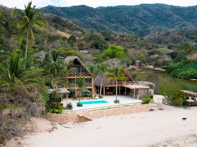 Luxury Villa Photo #4