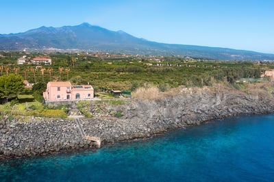 Luxury Villa Photo #3