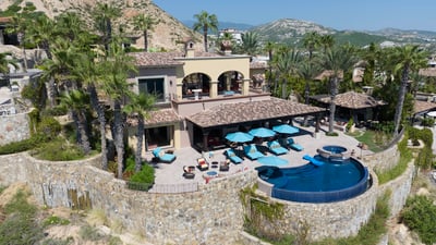 Luxury Villa Photo #2