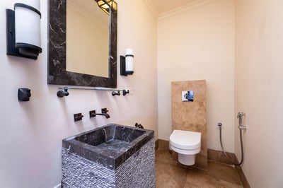 Luxury Villa Photo #32