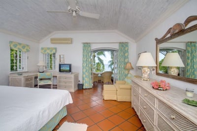 Luxury Villa Photo #3