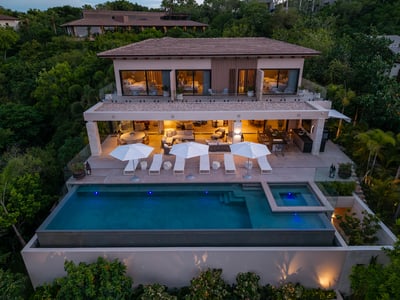 Luxury Villa Photo #3