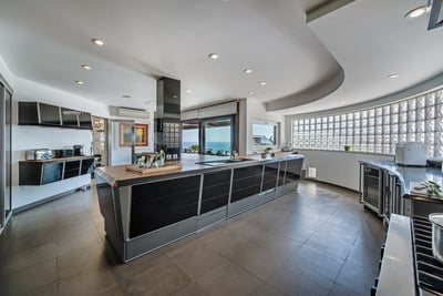 Luxury Villa Photo #32