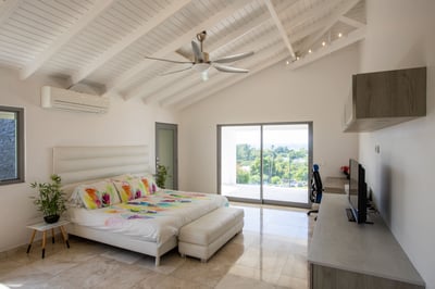 Luxury Villa Photo #24