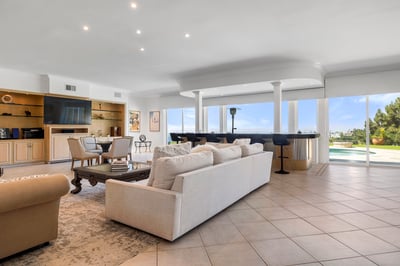 Luxury Villa Photo #22