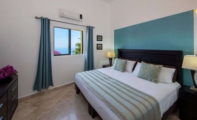 Luxury Villa Photo #16