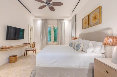 Luxury Villa Photo #40
