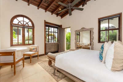 Luxury Villa Photo #15