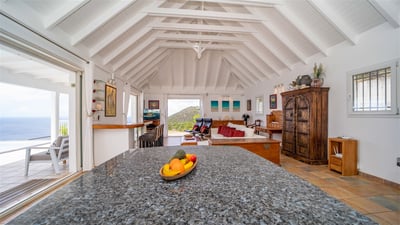 Kitchen & Dining Area
