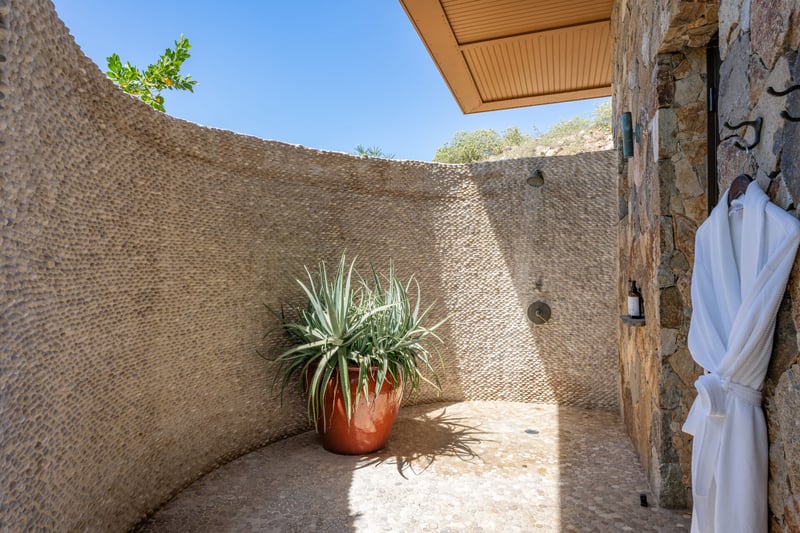 Cliff Penthouse Suite