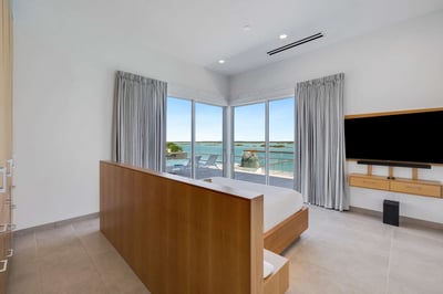 Luxury Villa Photo #49