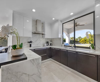 Luxury Villa Photo #18